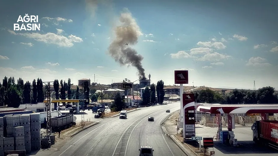 Ağrı’da Cami Çatısında Yangın Paniği