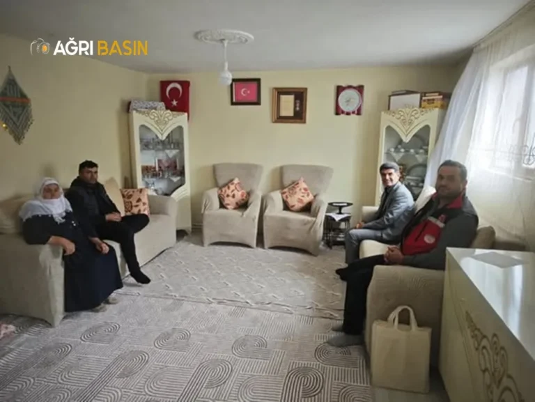 Ağrı’da şehit aileleri yıl dönümünde yalnız bırakılmadı