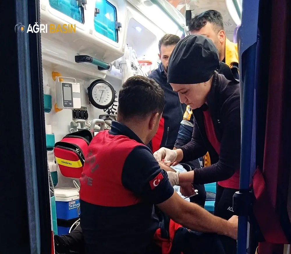 Ağrı Sebze Hali’nde Yangın: 2 İtfaiyeci Yaralandı