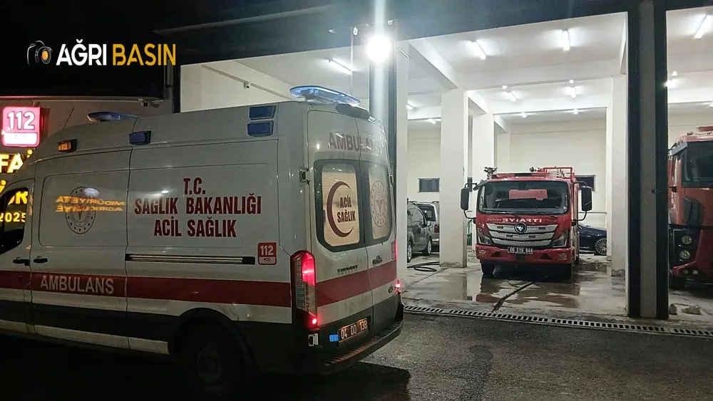 Ağrı Sebze Hali’nde Yangın: 2 İtfaiyeci Yaralandı