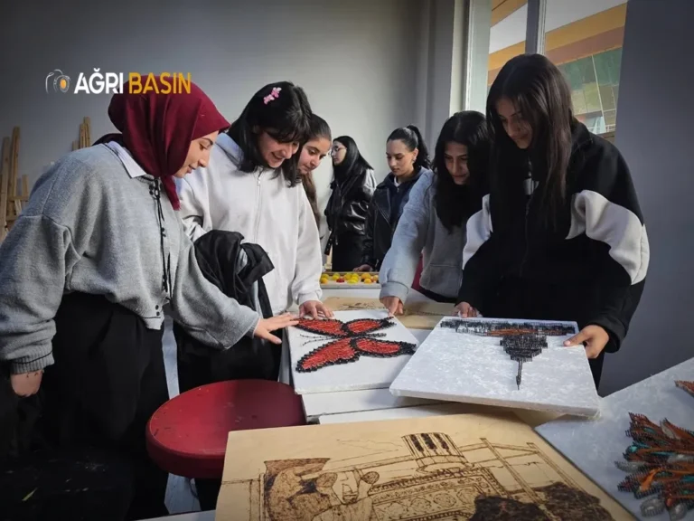 Ağrı’da lise öğrencileri Gençlik Merkezi’ni ziyaret etti
