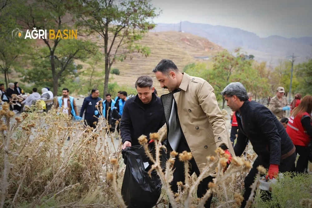 Doğubayazıt’ta tarihi alanlarda temizlik seferberliği