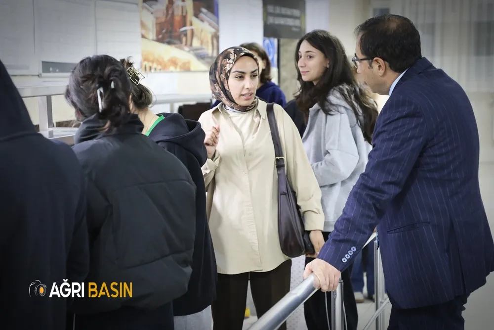 Ağrı’da kız öğrenci yurduna müdür ziyareti