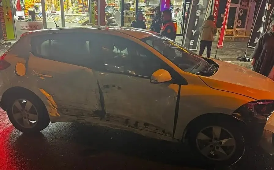 Ağrı’da 3 Araç Birbirine Girdi: 3 Yaralı