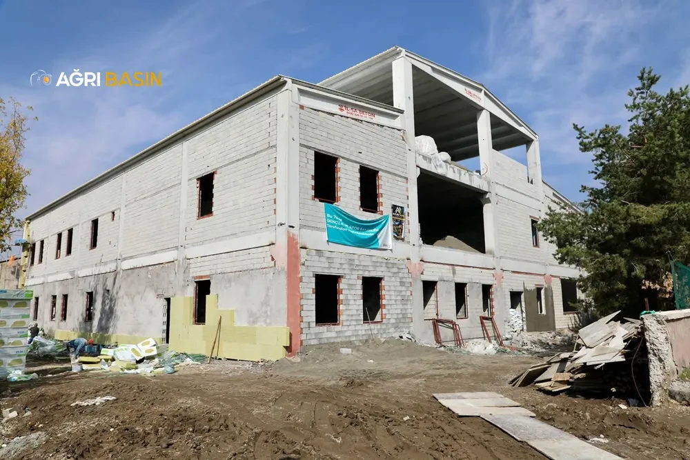 Ağrı’da Sporcu Fabrikası İnşaatında Çalışmalar Sürüyor