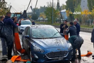 Patnos’ta Araç Dereye Uçtu: Sürücü İyi
