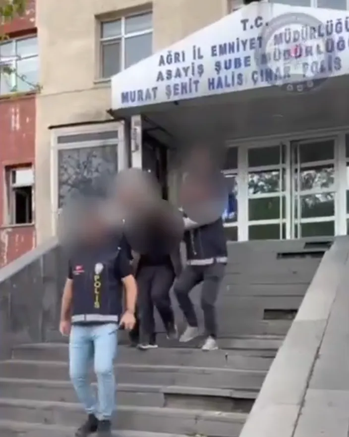 Ağrı Sebze Hali’nde Yangın: 2 İtfaiyeci Yaralandı