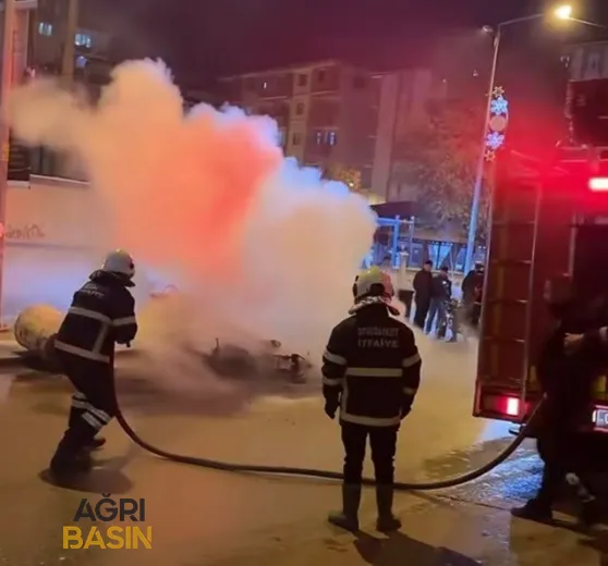Doğubayazıt’ta Beton Dolu Varile Çarpan Motosiklet Alev Aldı