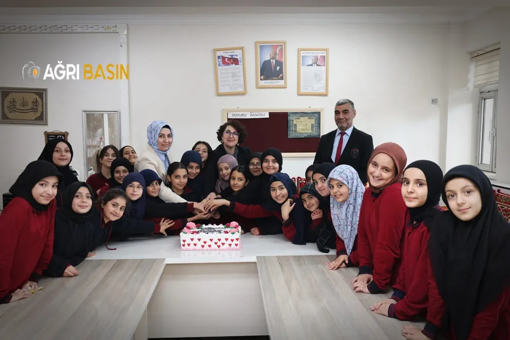 Ağrı’da Betül Bozkurt’tan Kız Hafızlık Sınıfına Ziyaret