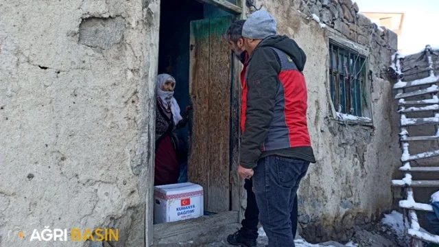 Sadakataşı Derneği Ağrı'da ihtiyaç sahibi 1400 aileye gıda kolisi dağıttı