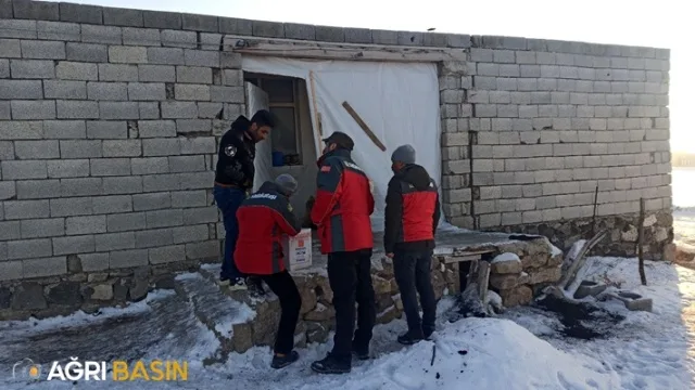 Sadakataşı Derneği Ağrı'da ihtiyaç sahibi 1400 aileye gıda kolisi dağıttı