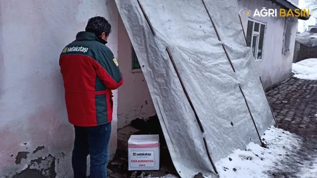 Sadakataşı Derneği Ağrı'da 5000 aileye yardım ulaştırdı
