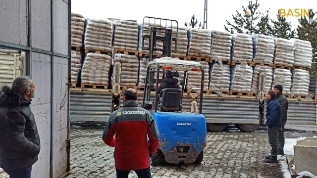 Sadakataşı Derneği Ağrı'da 5000 aileye yardım ulaştırdı