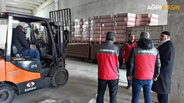 Sadakataşı Derneği Ağrı'da 5000 aileye yardım ulaştırdı