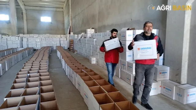 Sadakataşı Derneği Ağrı'da 5000 aileye yardım ulaştırdı