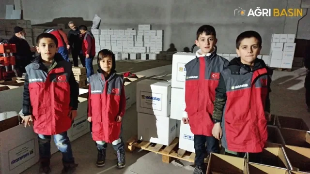 Sadakataşı Derneği Ağrı'da 5000 aileye yardım ulaştırdı