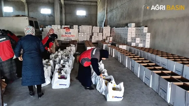 Sadakataşı Derneği Ağrı'da 5000 aileye yardım ulaştırdı