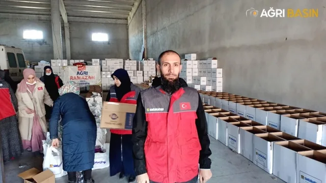 Sadakataşı Derneği Ağrı'da 5000 aileye yardım ulaştırdı