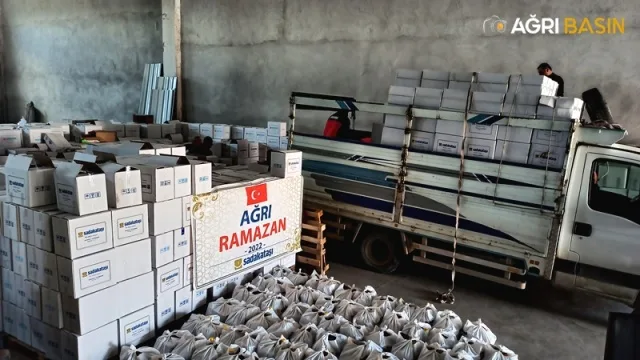 Sadakataşı Derneği Ağrı'da 5000 aileye yardım ulaştırdı