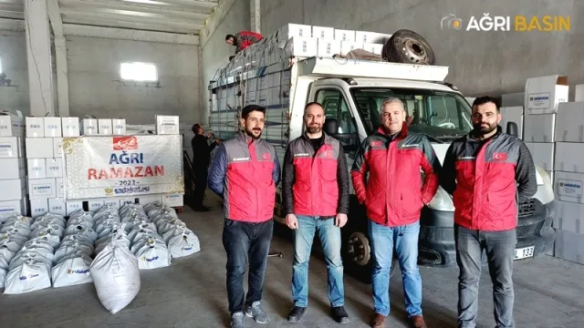 Sadakataşı Derneği Ağrı'da 5000 aileye yardım ulaştırdı