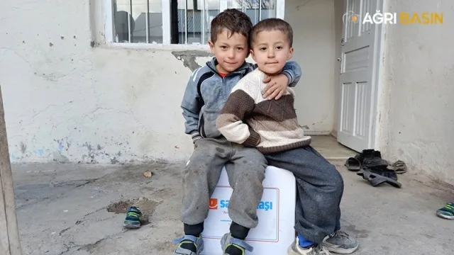 Sadakataşı Derneği Ağrı'da 5000 aileye yardım ulaştırdı