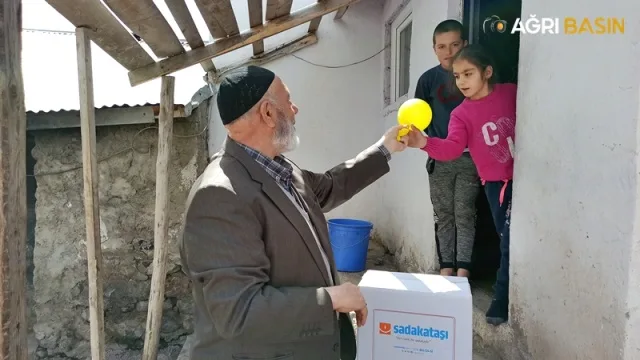 Sadakataşı Derneği Ağrı'da 5000 aileye yardım ulaştırdı