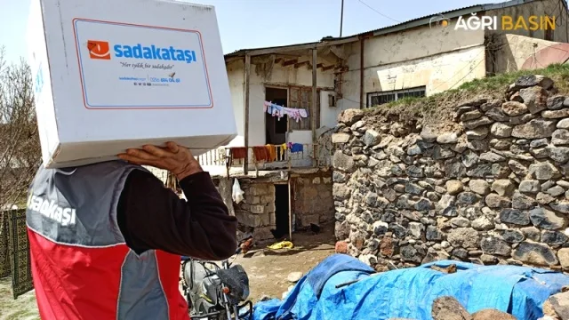 Sadakataşı Derneği Ağrı'da 5000 aileye yardım ulaştırdı