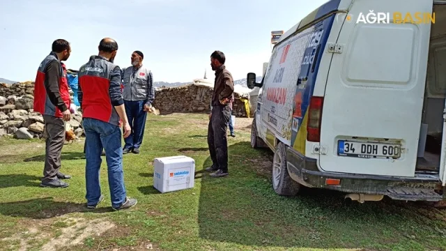 Sadakataşı Derneği Ağrı'da 5000 aileye yardım ulaştırdı