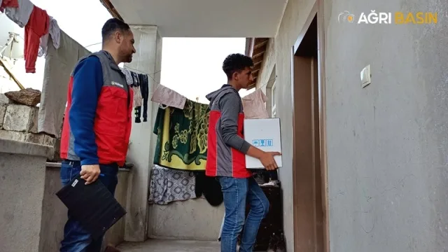 Sadakataşı Derneği Ağrı'da 5000 aileye yardım ulaştırdı