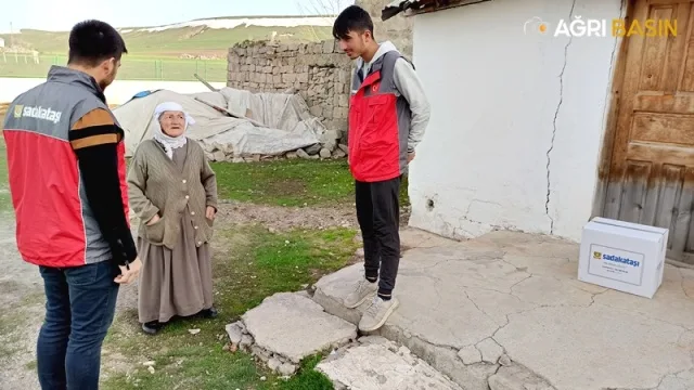 Sadakataşı Derneği Ağrı'da 5000 aileye yardım ulaştırdı