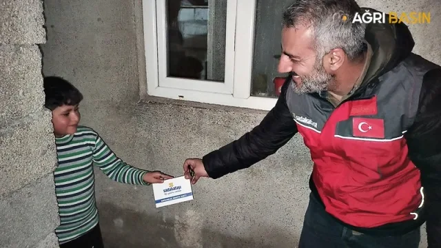 Sadakataşı Derneği Ağrı'da 5000 aileye yardım ulaştırdı