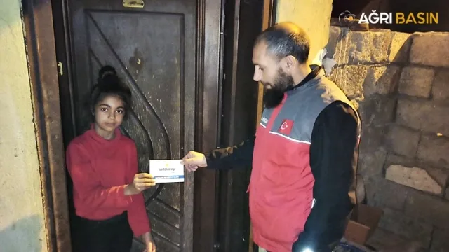 Sadakataşı Derneği Ağrı'da 5000 aileye yardım ulaştırdı