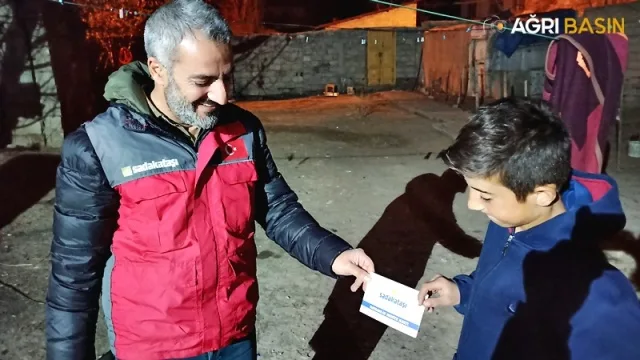 Sadakataşı Derneği Ağrı'da 5000 aileye yardım ulaştırdı