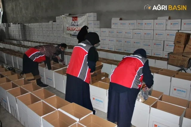 Sadakataşı Derneği Ağrı'da 5000 aileye yardım ulaştırdı