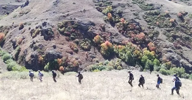 Ağrı’da Dağcılar Piknikçilerin Ardında Kalan Çöplerini Topladı