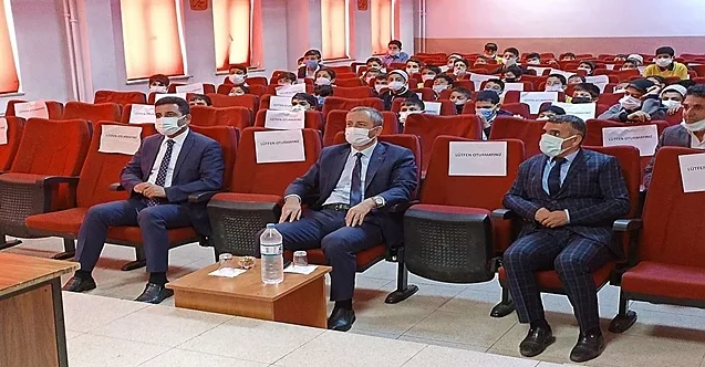 Ağrı’da  Kuran-ı Kerimi ve Ezan Okuma Yarışması Düzenlendi