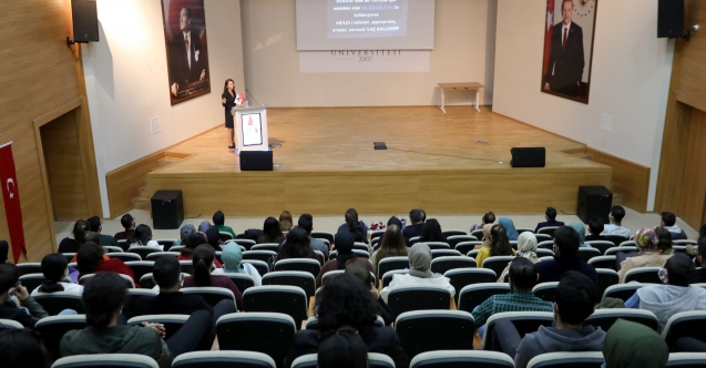 AİÇÜ’de 'Akılcı İlaç Kullanımı İçin Akıllı Eczacı’ Konferansı Yapıldı