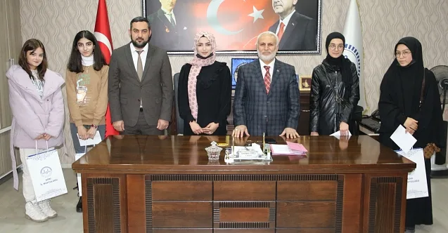Ağrı İl Müftülüğünce Düzenlenen Yarışmada Dereceye Yapan Öğrenciler Ödüllendirildi.