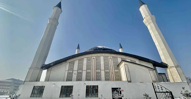 Ağrı’da Termometreler Eksi 28 Dereceyi Gösterdi