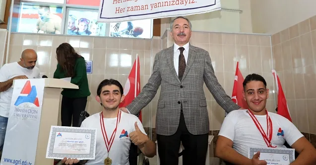 AİÇÜ’de Kulaçlar Engelleri Aşmak İçin Atıldı