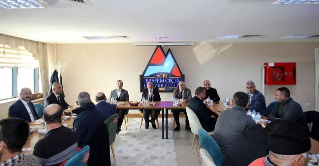 AİÇÜ Rektörü Prof. Dr. KARABULUT Personelle Bir Araya Geldi