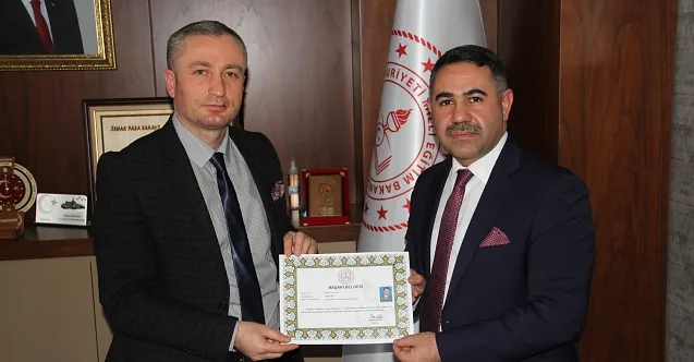 Ağrı’da “Yılın Öğretmeni” Başarı Belgesi Verildi
