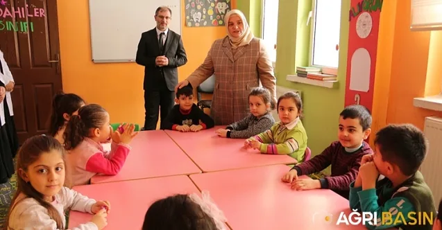 Sedide Akbulut Ağrı’da 4-6 yaş Kur’an kurslarını ziyaret etti