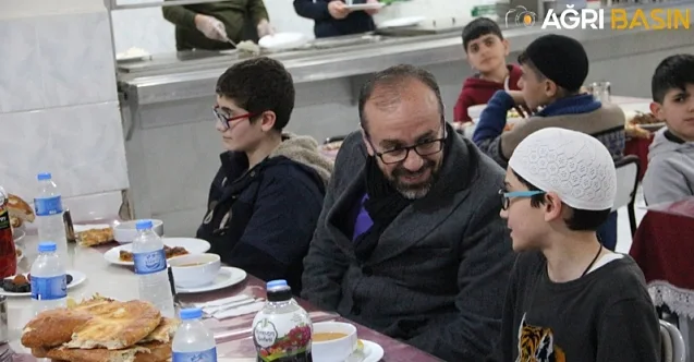 Ağrı İl Müftüsü Celal Büyük Hafızlarla İftar yaptı