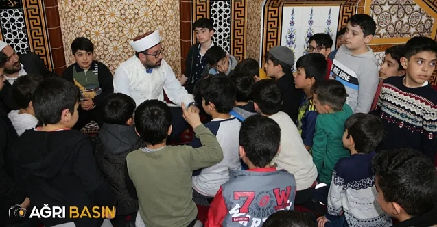 Müftü Celal Büyük çocuklarla namazda buluştu