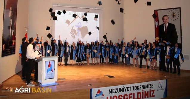 AİÇÜ Eczacılık Fakültesi’nde Mezuniyet Sevinci