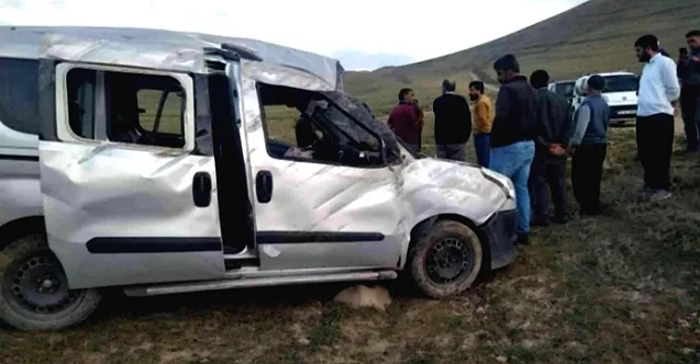 Ağrı’da kontrolden çıkan ticari araç takla attı