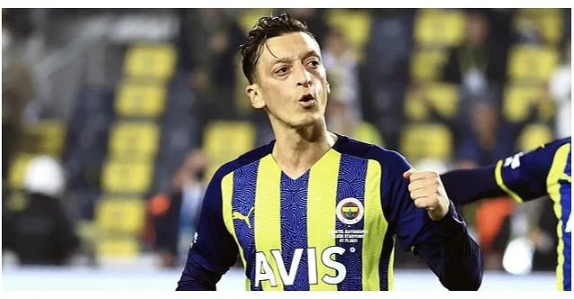 Mesut Özil Fenerbahçe İle Yollarını Ayırdı