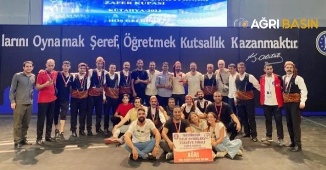 Ağrı Halk Eğitimi Merkezi Halk oyunlarında Türkiye Üçüncüsü oldu