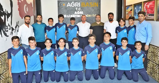 Sporcu öğrencilerden Milli Eğitim Müdürü Hasan Kökrek’e ziyaret  